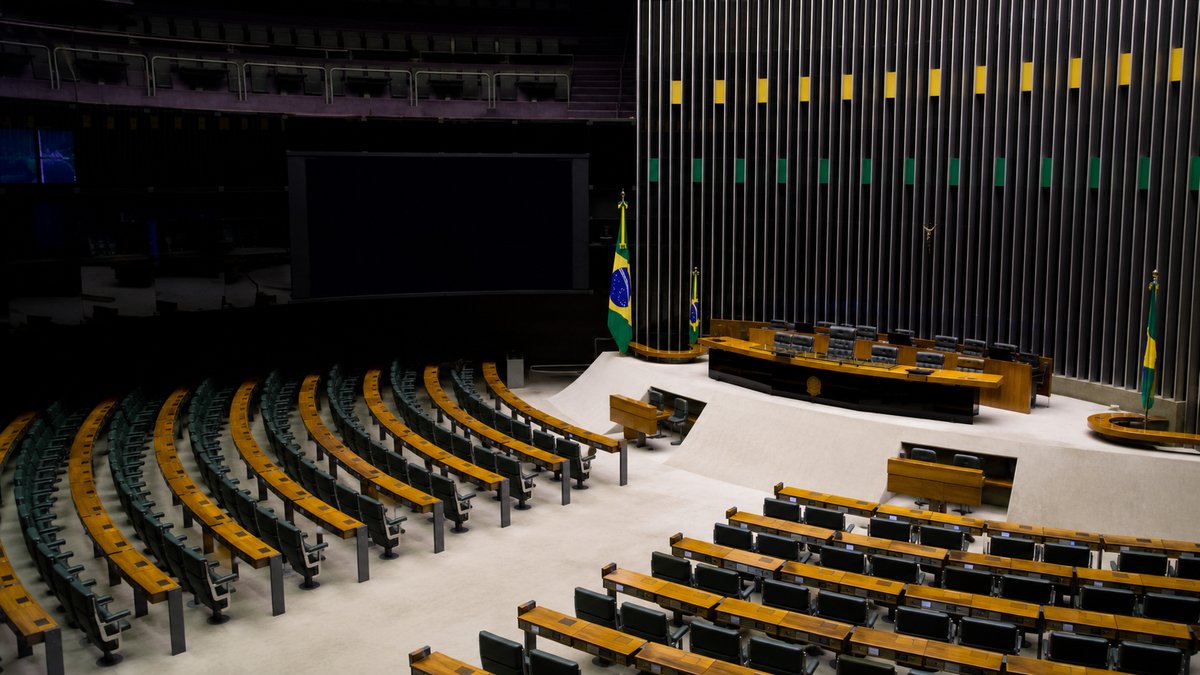 6x1 no Senado: Alcolumbre freia aprovação e três propostas disputam caminho