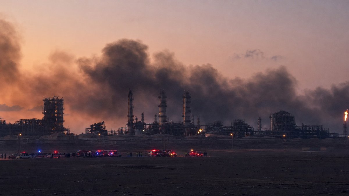 Ataque em Mahshahr põe petróleo e cessar-fogo frágil no centro da crise