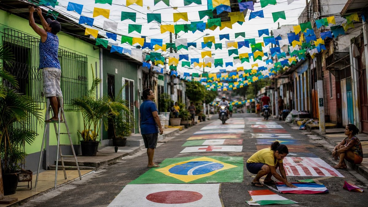 Manaus transforma rua em painel da Copa antes da estreia do Brasil