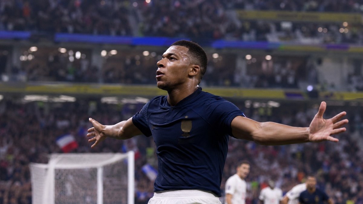 Mbappé chega a 13 gols em Copas e encosta no topo da artilharia histórica