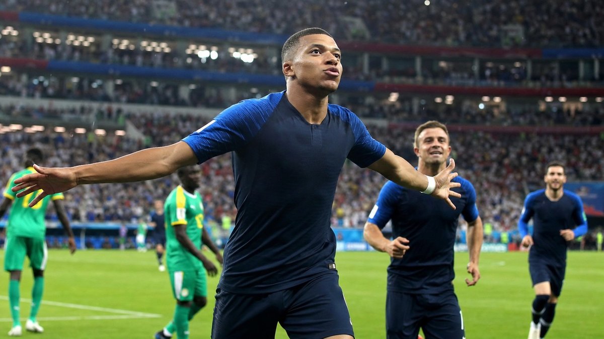 Mbappé faz história, França vence Senegal por 3 a 1 e avisa a Copa